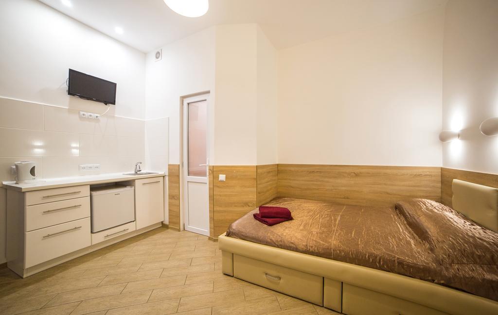 Mini Economy Apartments - Chornovola Avenue - 2 Minutes To The Opera House Lwów Zewnętrze zdjęcie