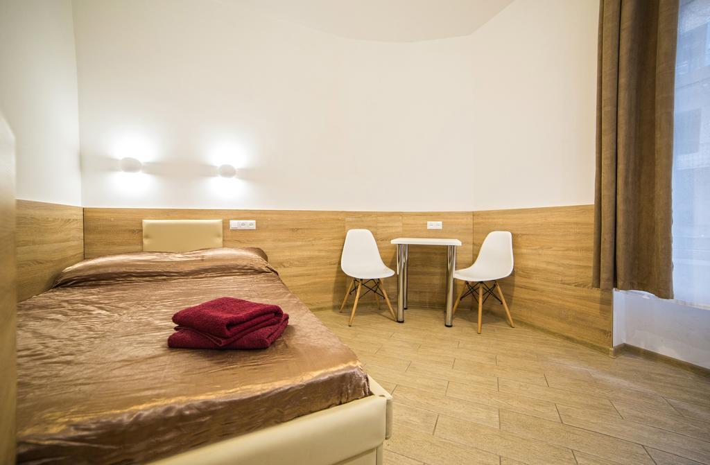 Mini Economy Apartments - Chornovola Avenue - 2 Minutes To The Opera House Lwów Zewnętrze zdjęcie