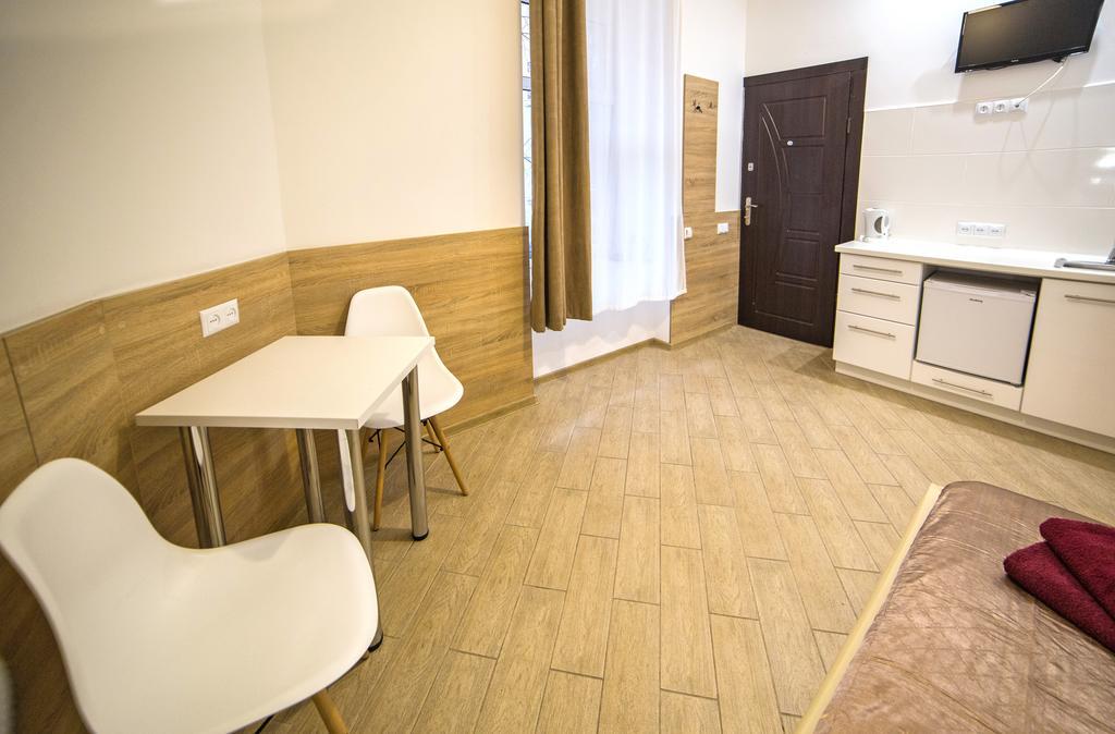 Mini Economy Apartments - Chornovola Avenue - 2 Minutes To The Opera House Lwów Zewnętrze zdjęcie